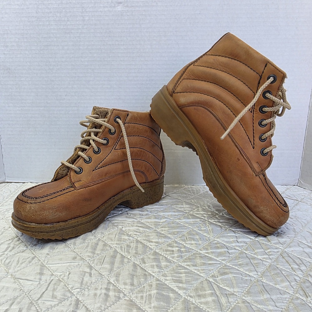 Vintage Town & Country Womens 6½ Leather Lined Moc Toe‎ Shoe